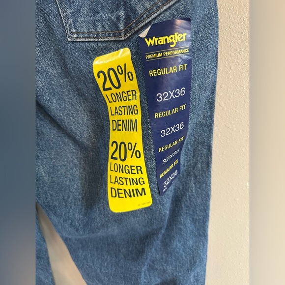 NWT Wrangler Regular Fit Men's Denim Jeans 32X36 - Picture 2 of 5